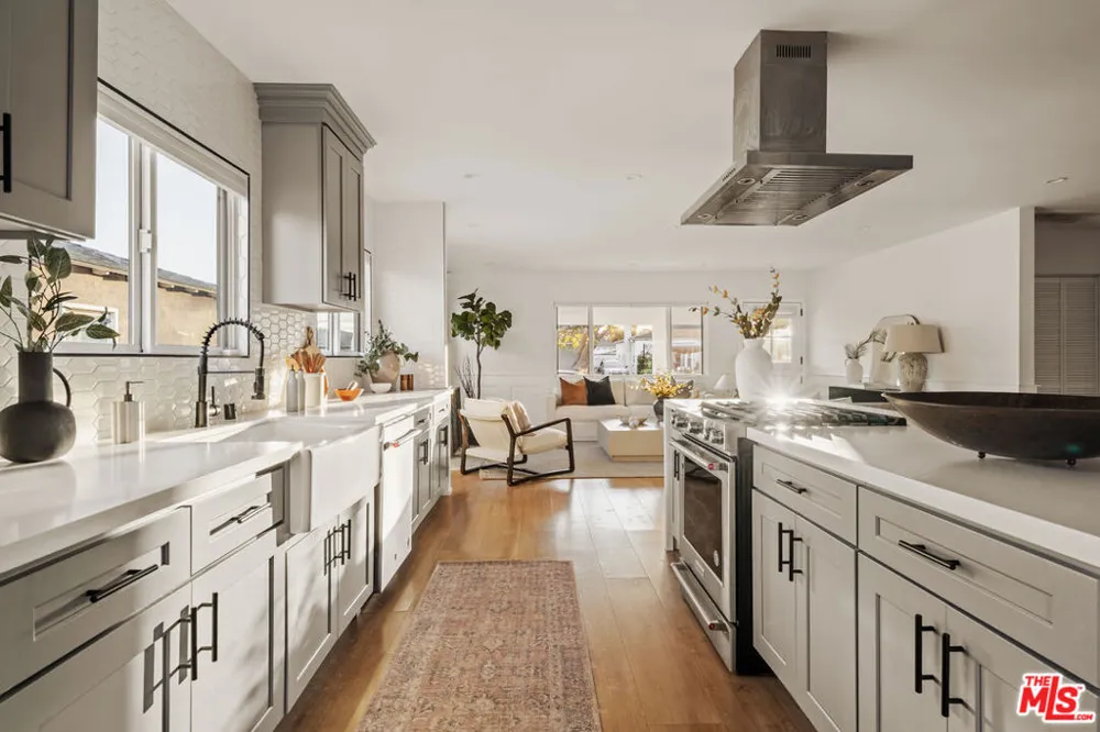 8356 Naylor Avenue Los Angeles, CA 90045