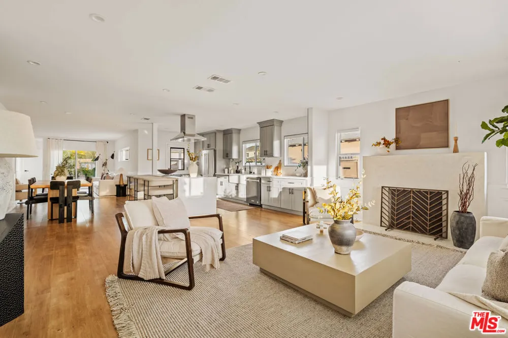 8356 Naylor Avenue Los Angeles, CA 90045
