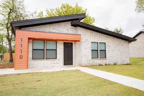 1110 W Mulberry