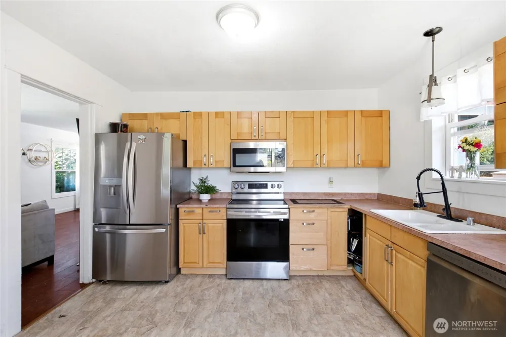 709 Celery Avenue Algona, WA 98001
