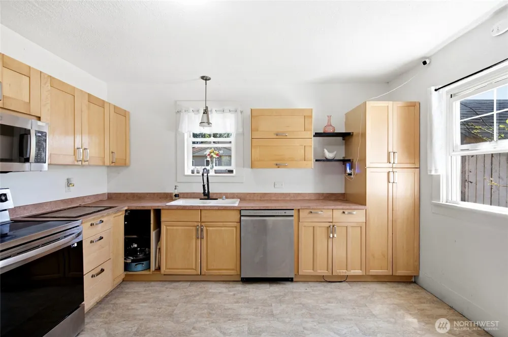 709 Celery Avenue Algona, WA 98001