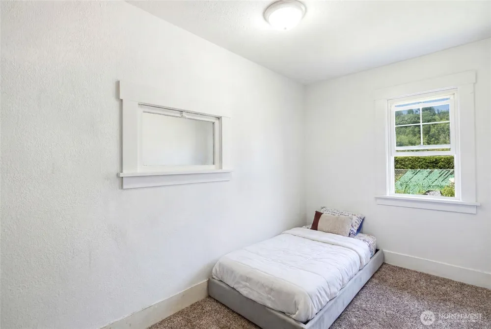 709 Celery Avenue Algona, WA 98001