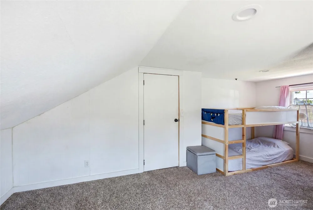 709 Celery Avenue Algona, WA 98001