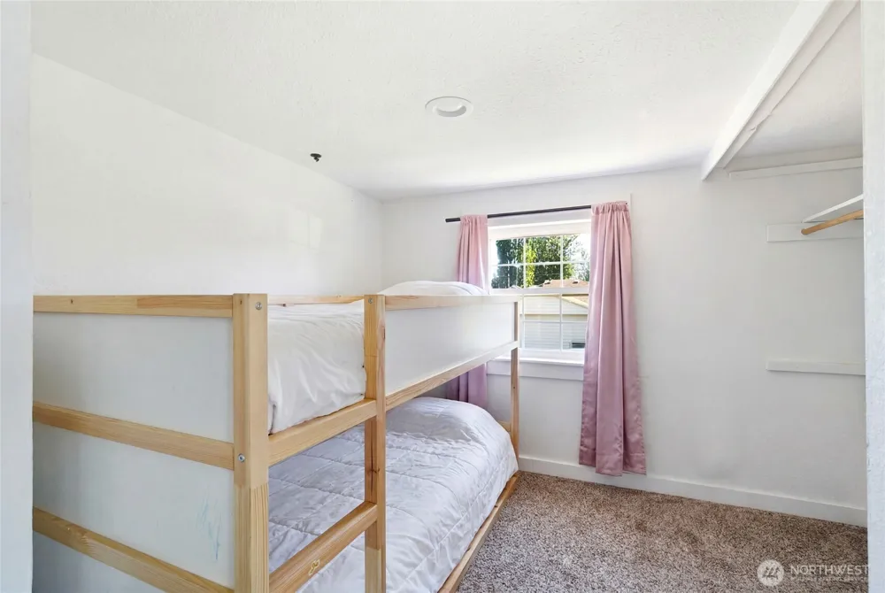 709 Celery Avenue Algona, WA 98001