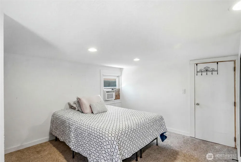 709 Celery Avenue Algona, WA 98001