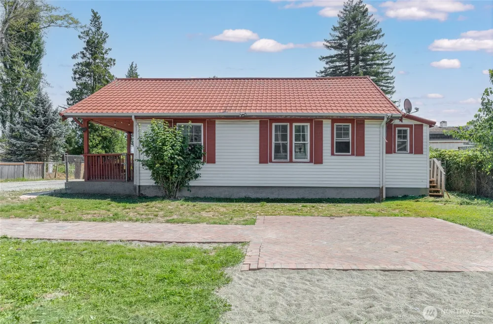709 Celery Avenue Algona, WA 98001