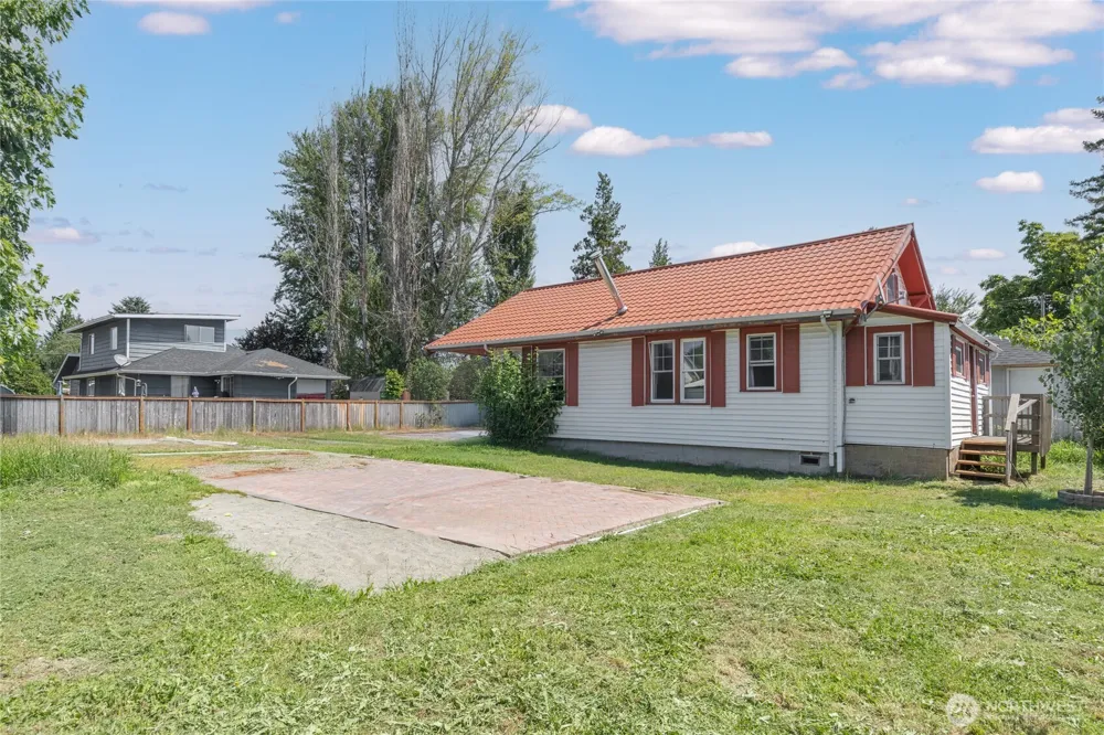 709 Celery Avenue Algona, WA 98001