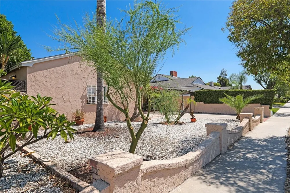 5790 Bucknell Avenue North Hollywood, CA 91607