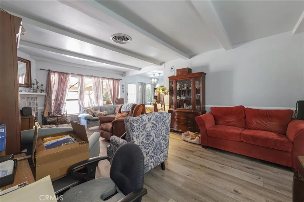 5790 Bucknell Avenue North Hollywood, CA 91607