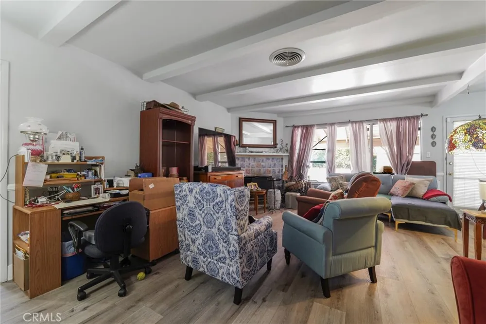 5790 Bucknell Avenue North Hollywood, CA 91607