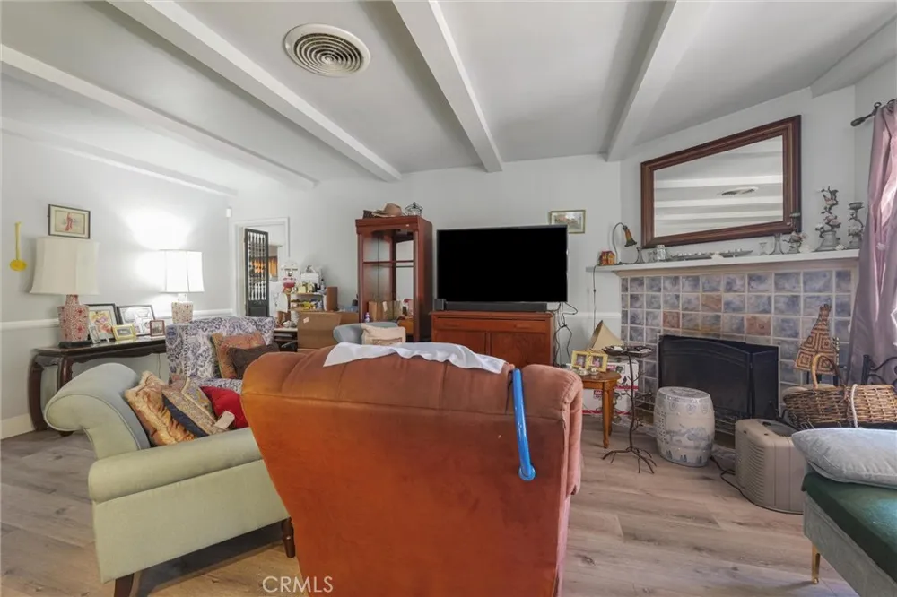5790 Bucknell Avenue North Hollywood, CA 91607