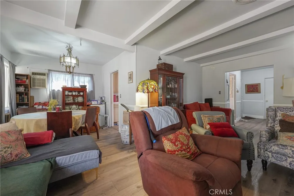 5790 Bucknell Avenue North Hollywood, CA 91607