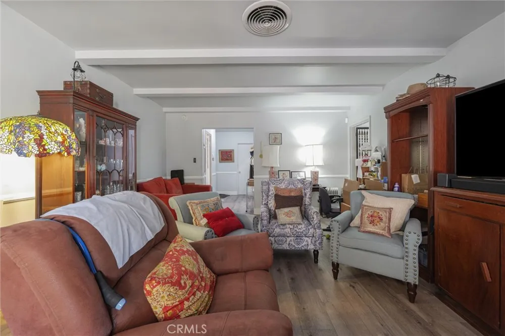 5790 Bucknell Avenue North Hollywood, CA 91607