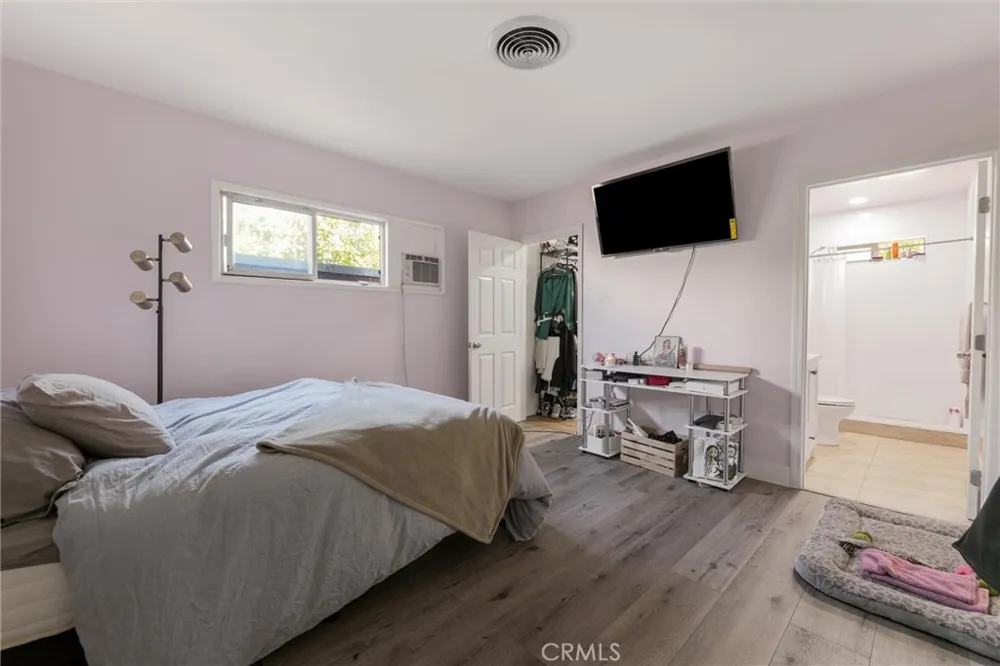 5790 Bucknell Avenue North Hollywood, CA 91607