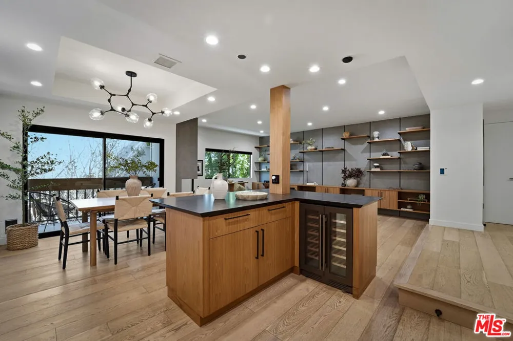 234 S Tower Drive #4 Beverly Hills, CA 90211