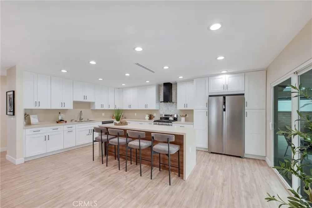 17633 Nordhoff Street Northridge, CA 91325