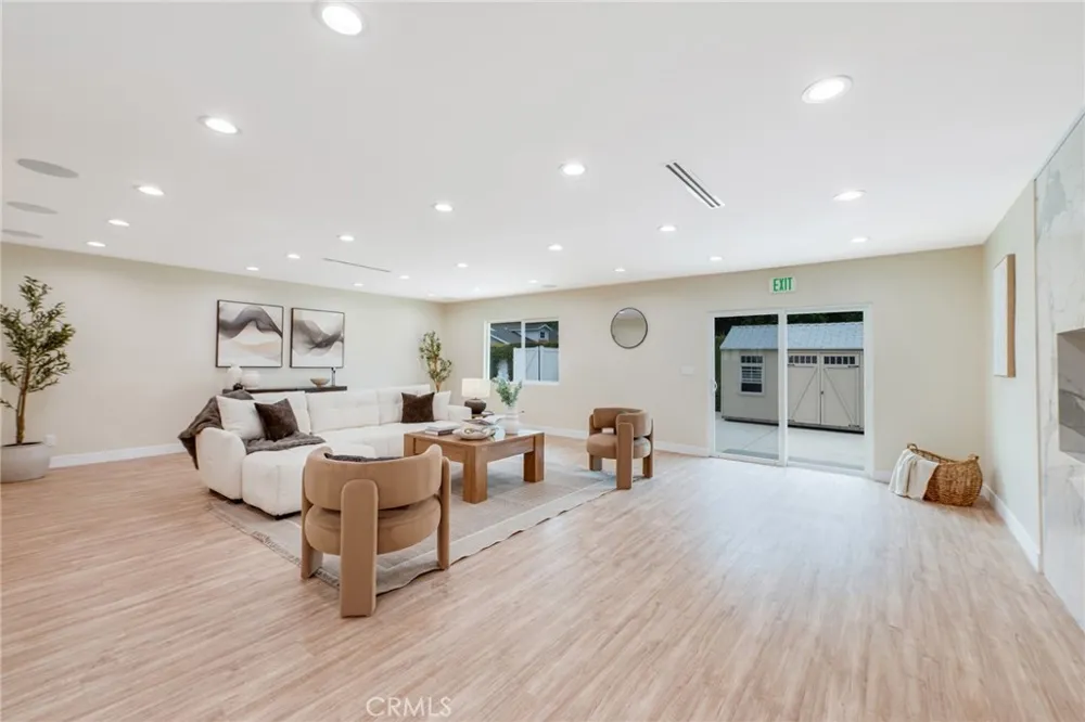 17633 Nordhoff Street Northridge, CA 91325