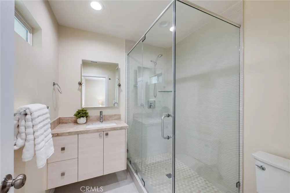 17633 Nordhoff Street Northridge, CA 91325