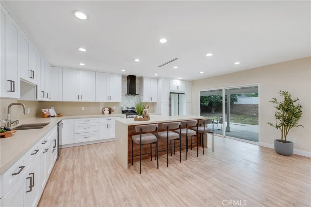 17633 Nordhoff Street Northridge, CA 91325