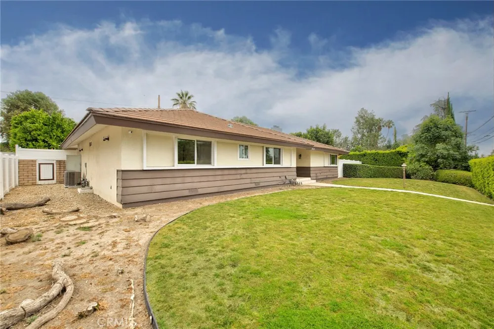 17633 Nordhoff Street Northridge, CA 91325