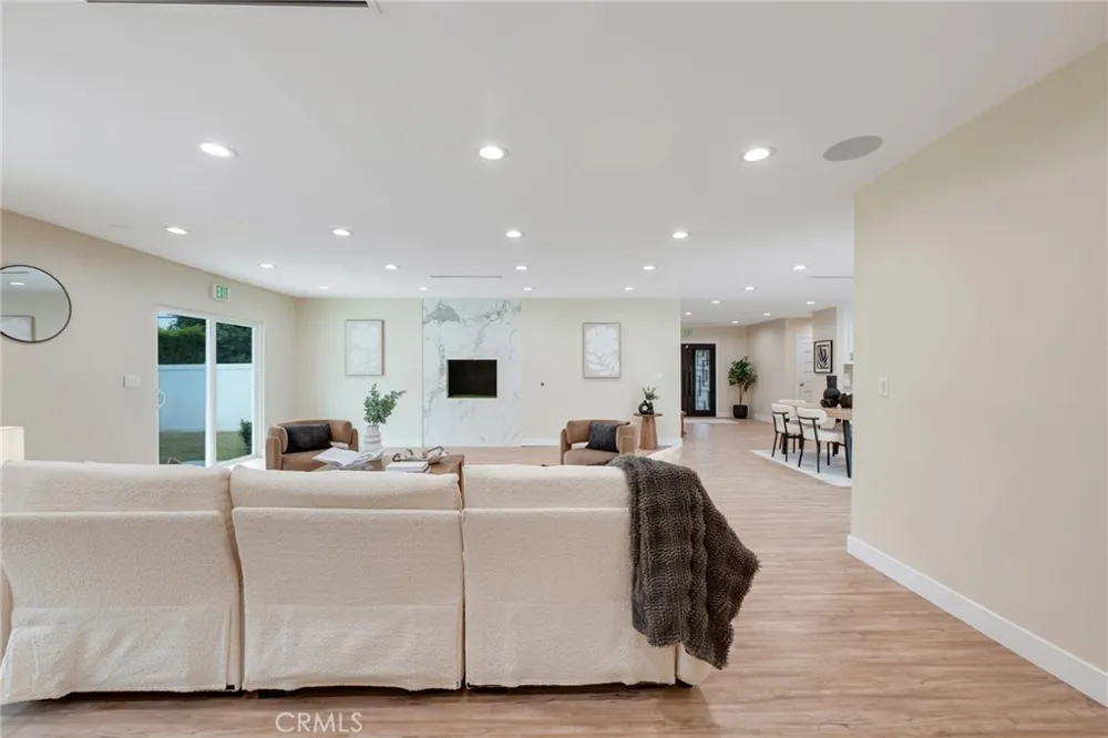 17633 Nordhoff Street Northridge, CA 91325