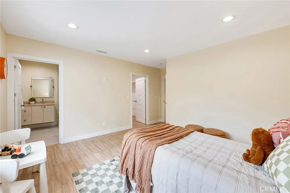 17633 Nordhoff Street Northridge, CA 91325