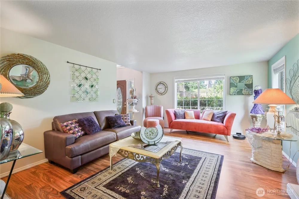 215 W St James Place Longview, WA 98632
