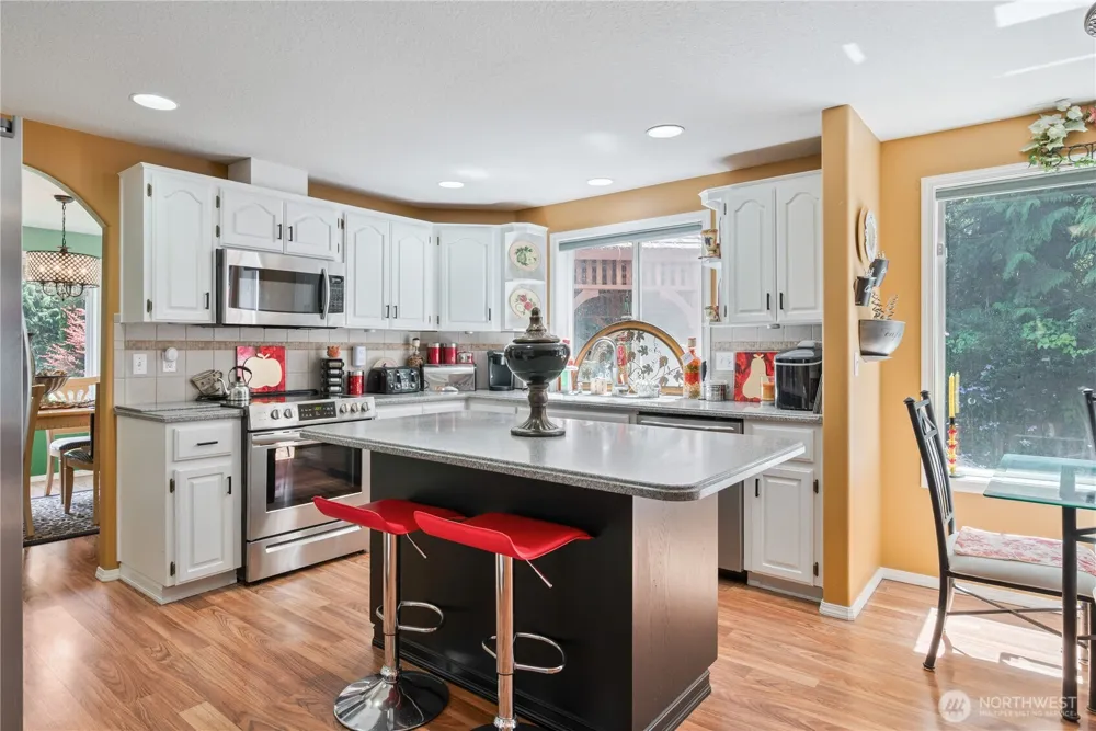 215 W St James Place Longview, WA 98632