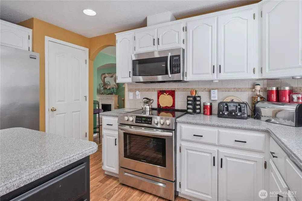 215 W St James Place Longview, WA 98632