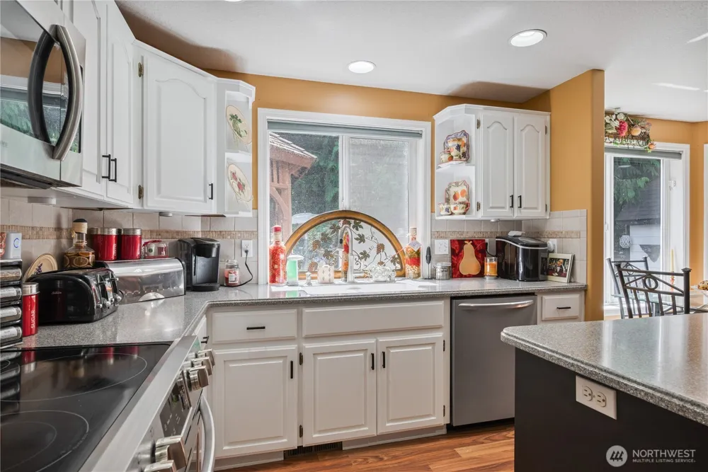 215 W St James Place Longview, WA 98632