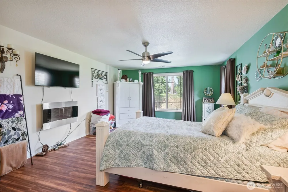 215 W St James Place Longview, WA 98632