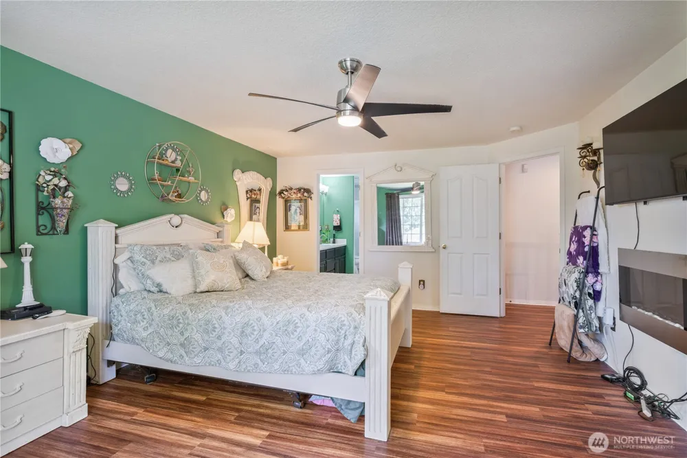 215 W St James Place Longview, WA 98632