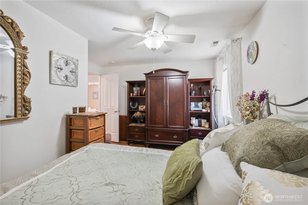 215 W St James Place Longview, WA 98632