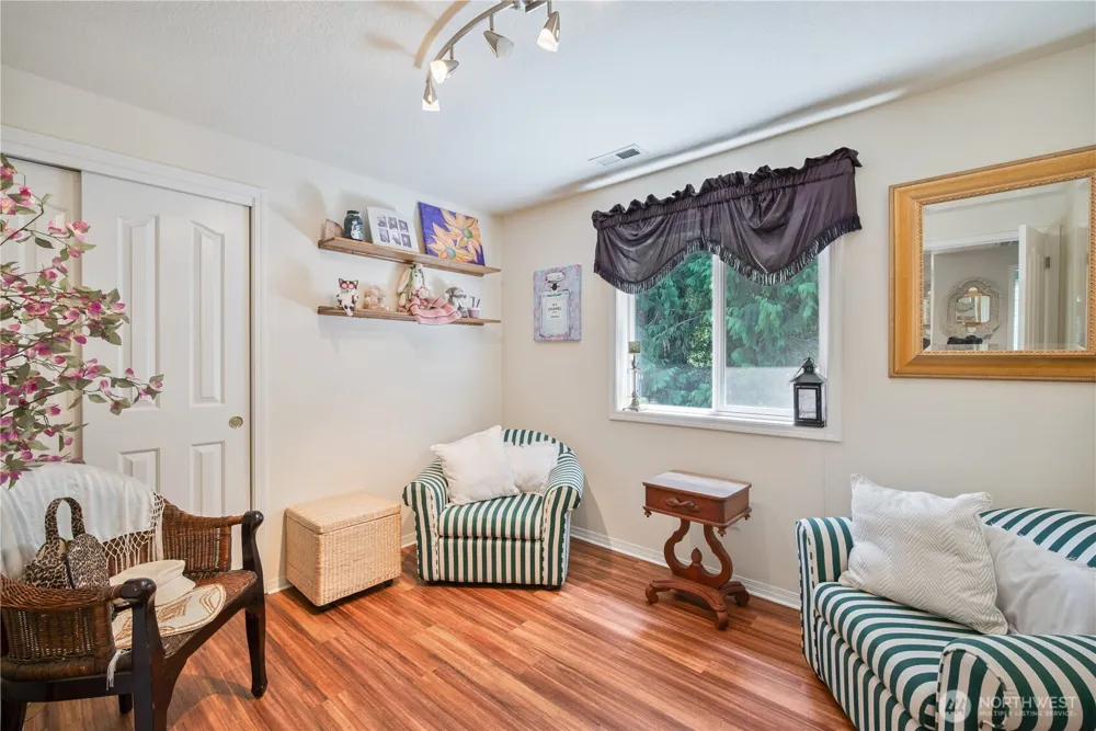 215 W St James Place Longview, WA 98632