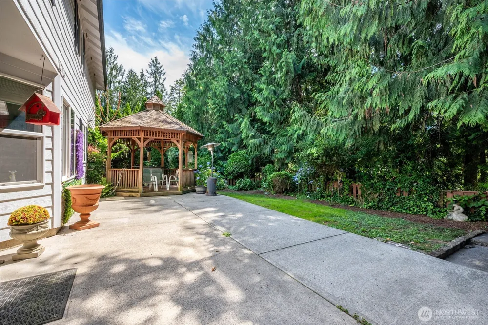 215 W St James Place Longview, WA 98632