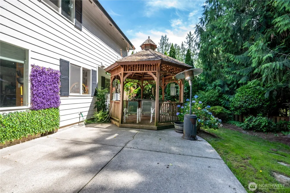 215 W St James Place Longview, WA 98632