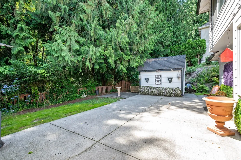 215 W St James Place Longview, WA 98632