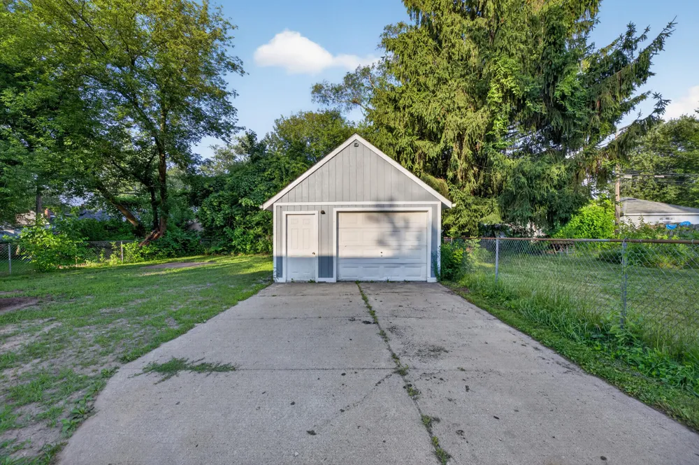 19364 Seminole Redford, MI 48240