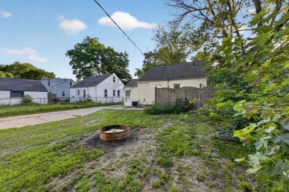 19364 Seminole Redford, MI 48240