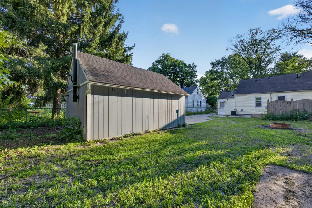 19364 Seminole Redford, MI 48240