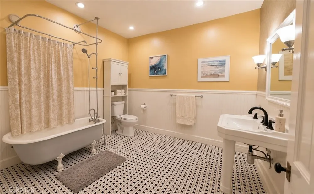 225 N Lima St #203 Sierra Madre, CA 91024