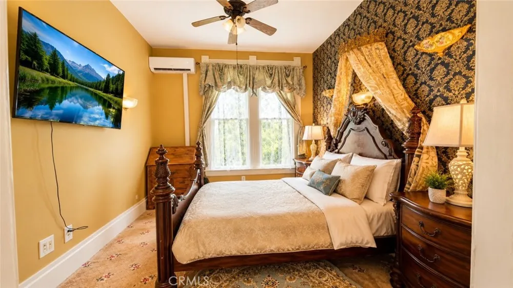 225 N Lima St #203 Sierra Madre, CA 91024