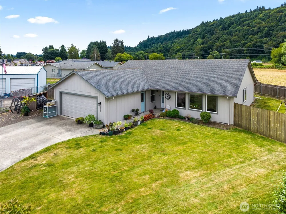 142 Charles Street Longview, WA 98632