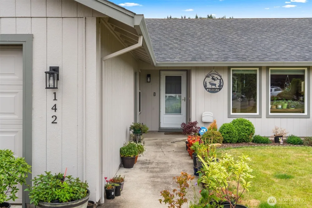 142 Charles Street Longview, WA 98632