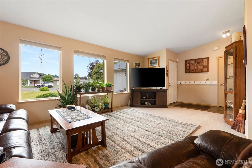 142 Charles Street Longview, WA 98632