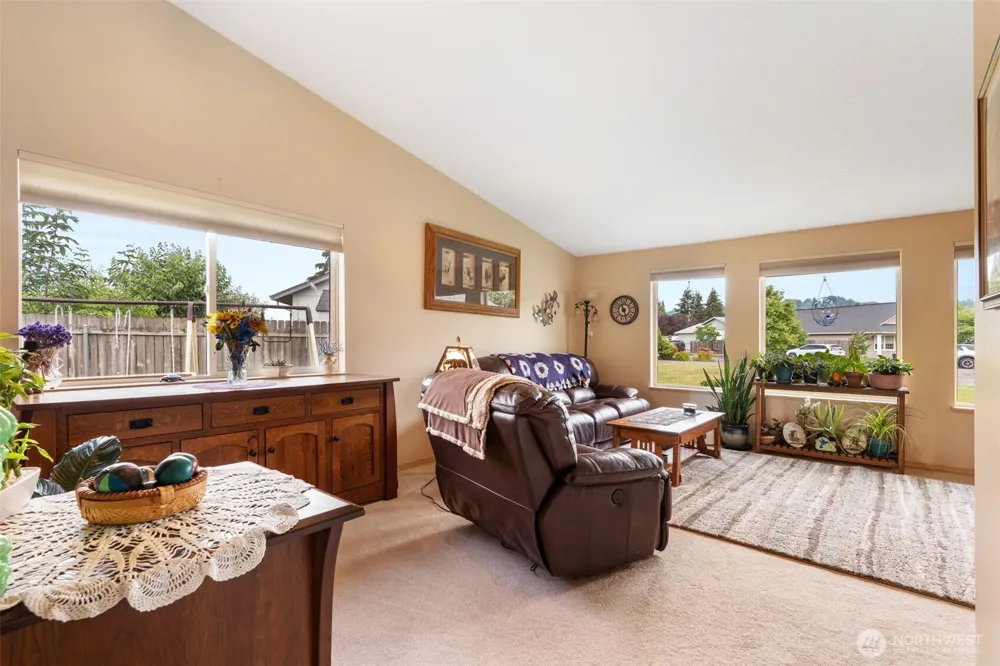 142 Charles Street Longview, WA 98632