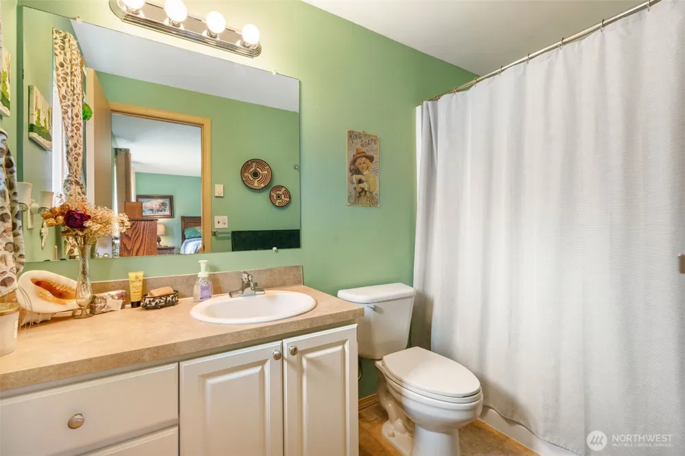 142 Charles Street Longview, WA 98632