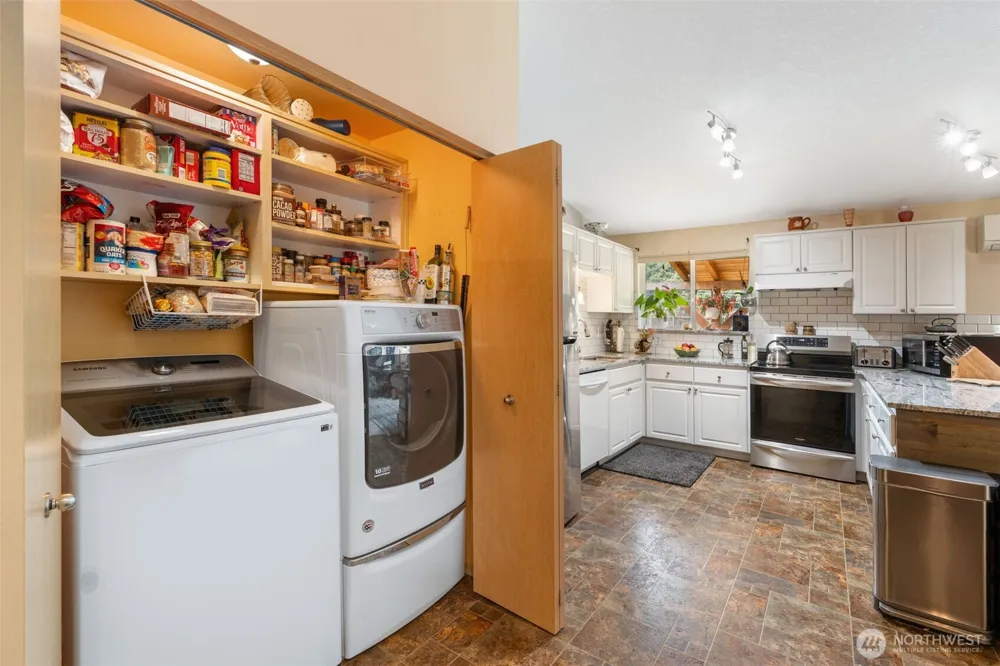 142 Charles Street Longview, WA 98632