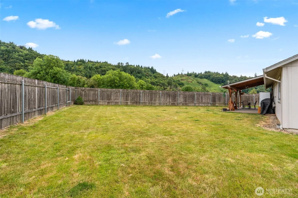 142 Charles Street Longview, WA 98632