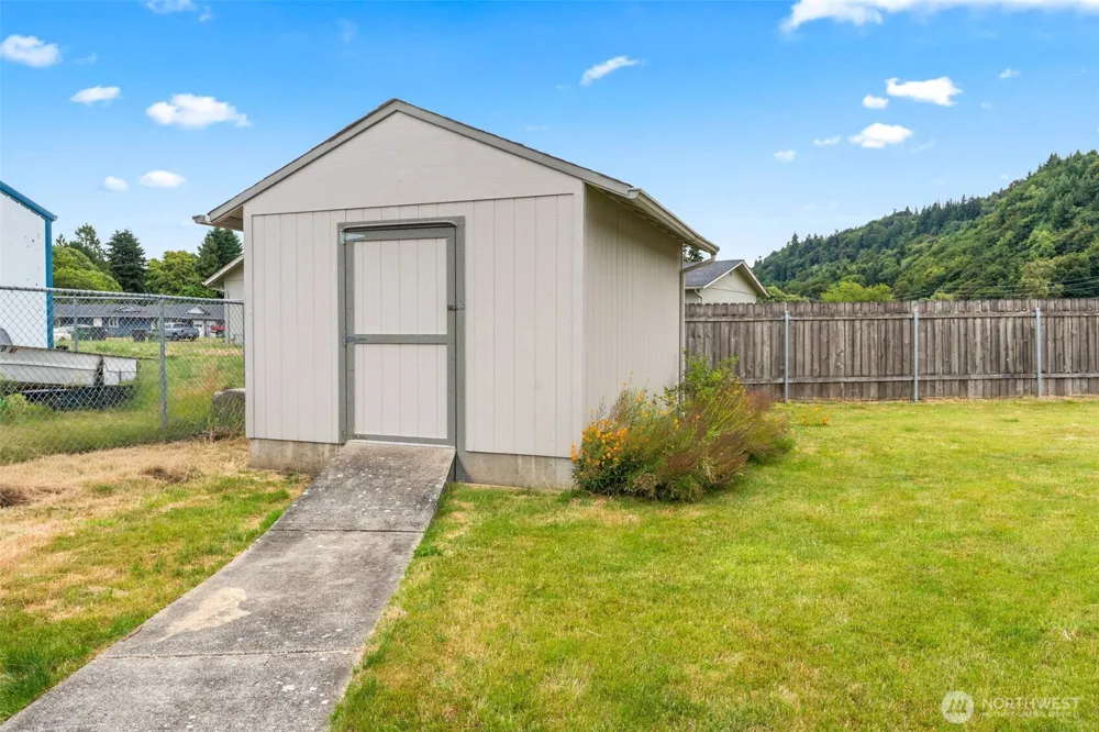 142 Charles Street Longview, WA 98632